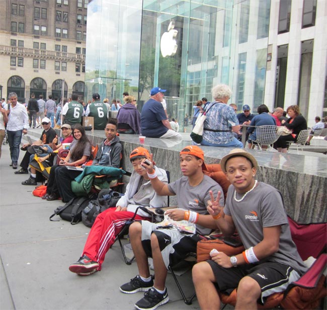 Ya Hay Gente Acampando En Apple Stores Para La llegada Del iPhone 5