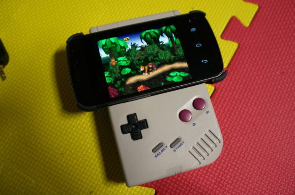 Hermoso #Gameboy Ladrillo Convertido En Control Para Juegos De Smartphone (Vídeo)
