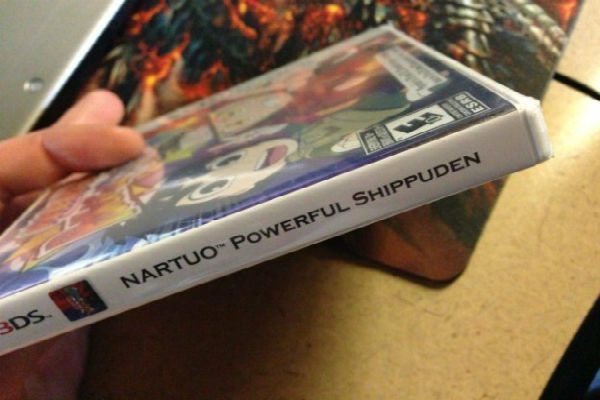 Error ortográfico en la caja del juego  ¿“Nartuo” o Naruto Powerful Shippuden?