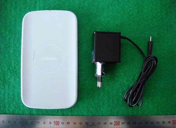 samsung-galaxy-s4-wireless-charger_1
