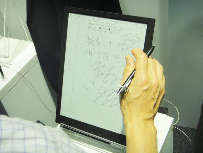 Sony e-Ink El Prototipo de Cuaderno Electrónico Se Deja Ver En Acción En Vídeo